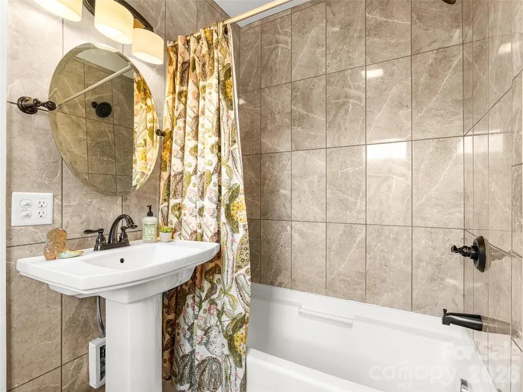 148 Sand Hill Road Asheville NC 28806