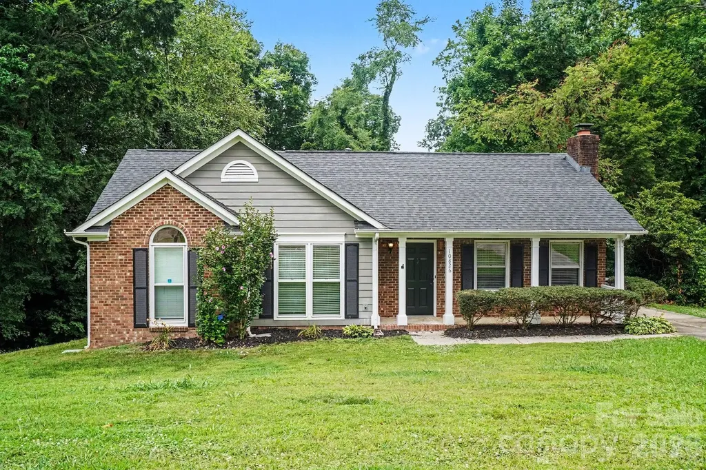 10826 Hunters Trace Court Charlotte NC 28262