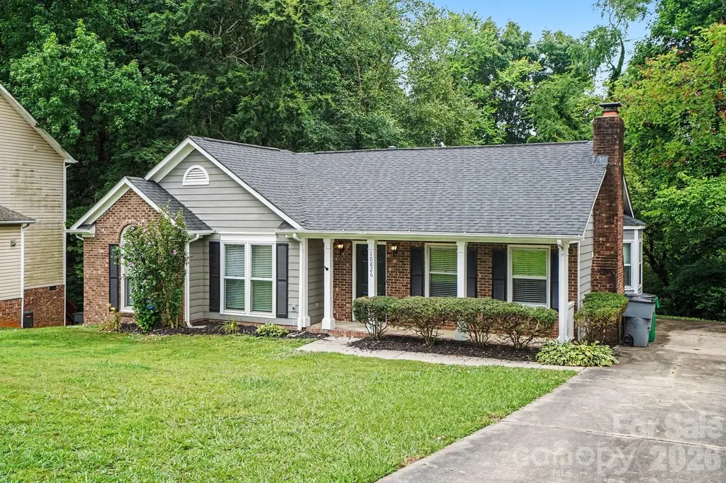 10826 Hunters Trace Court Charlotte NC 28262