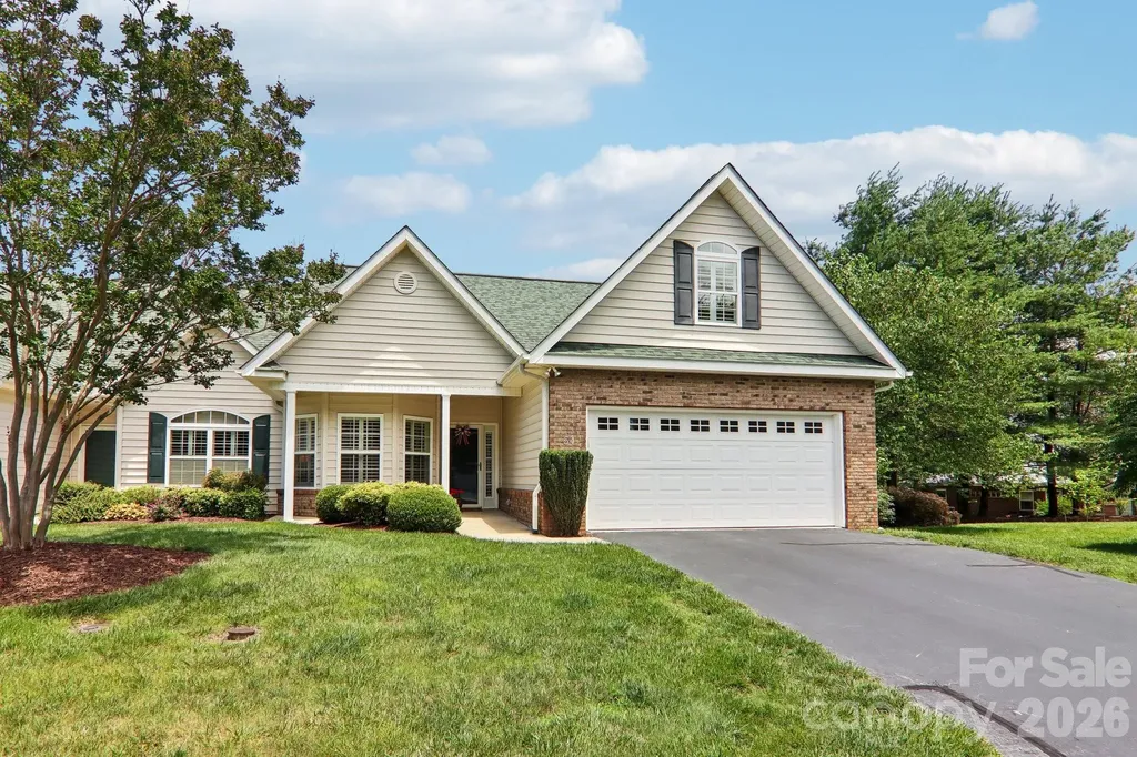 54 Victoria Park Drive Hendersonville NC 28792