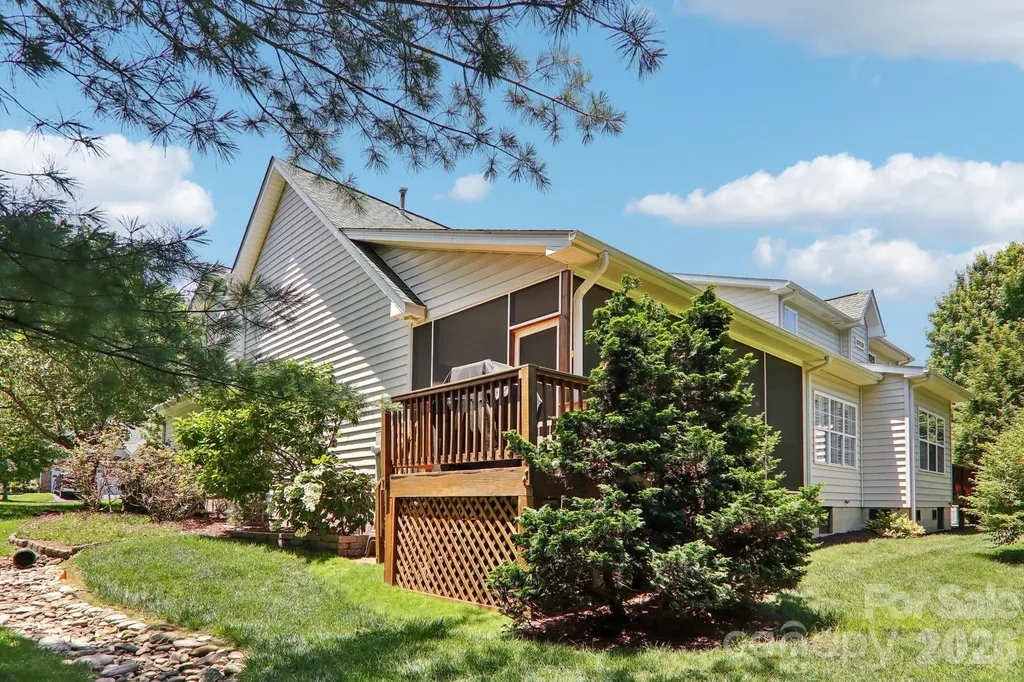 54 Victoria Park Drive Hendersonville NC 28792
