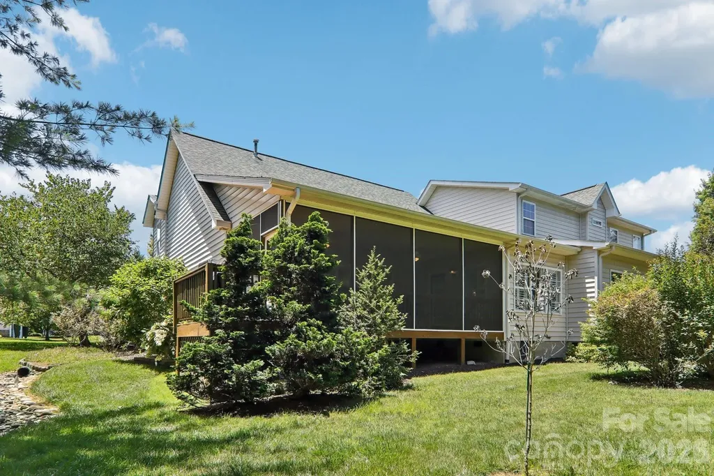 54 Victoria Park Drive Hendersonville NC 28792