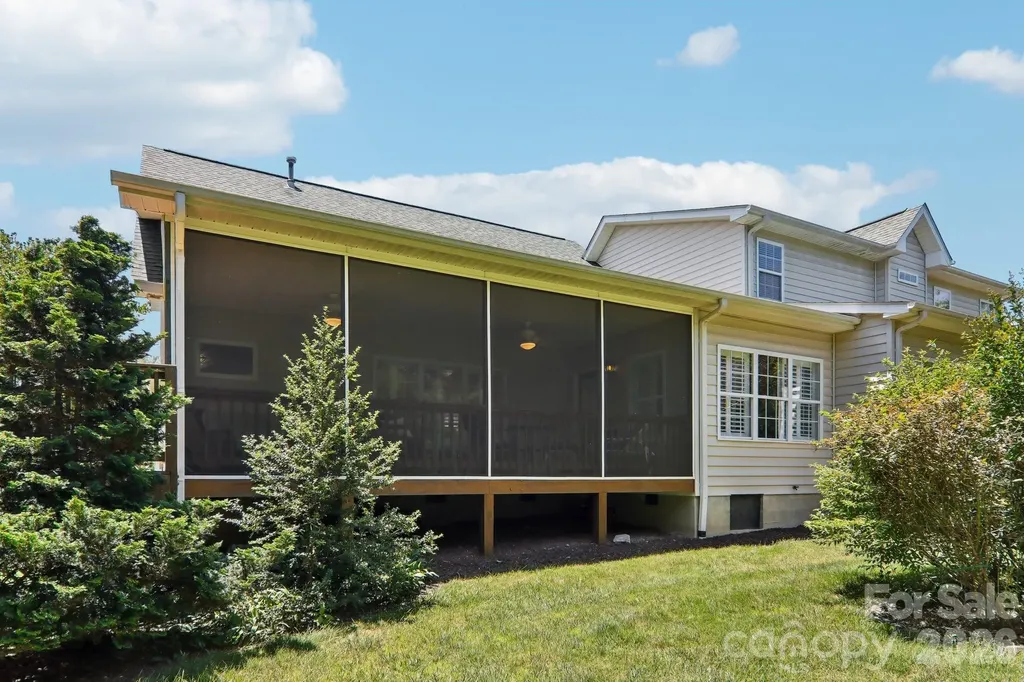54 Victoria Park Drive Hendersonville NC 28792