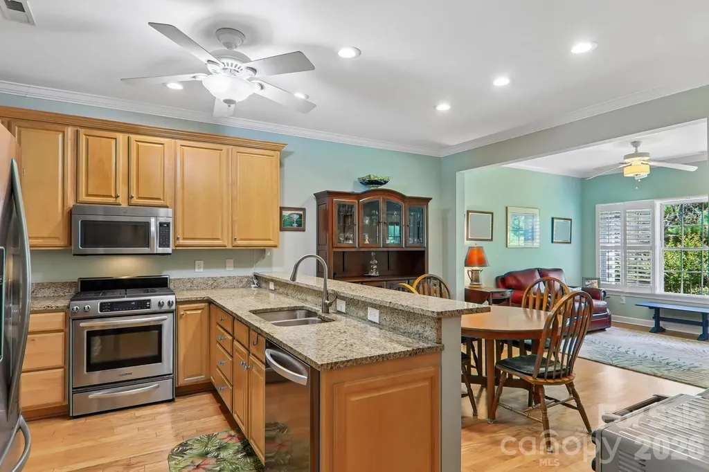 54 Victoria Park Drive Hendersonville NC 28792