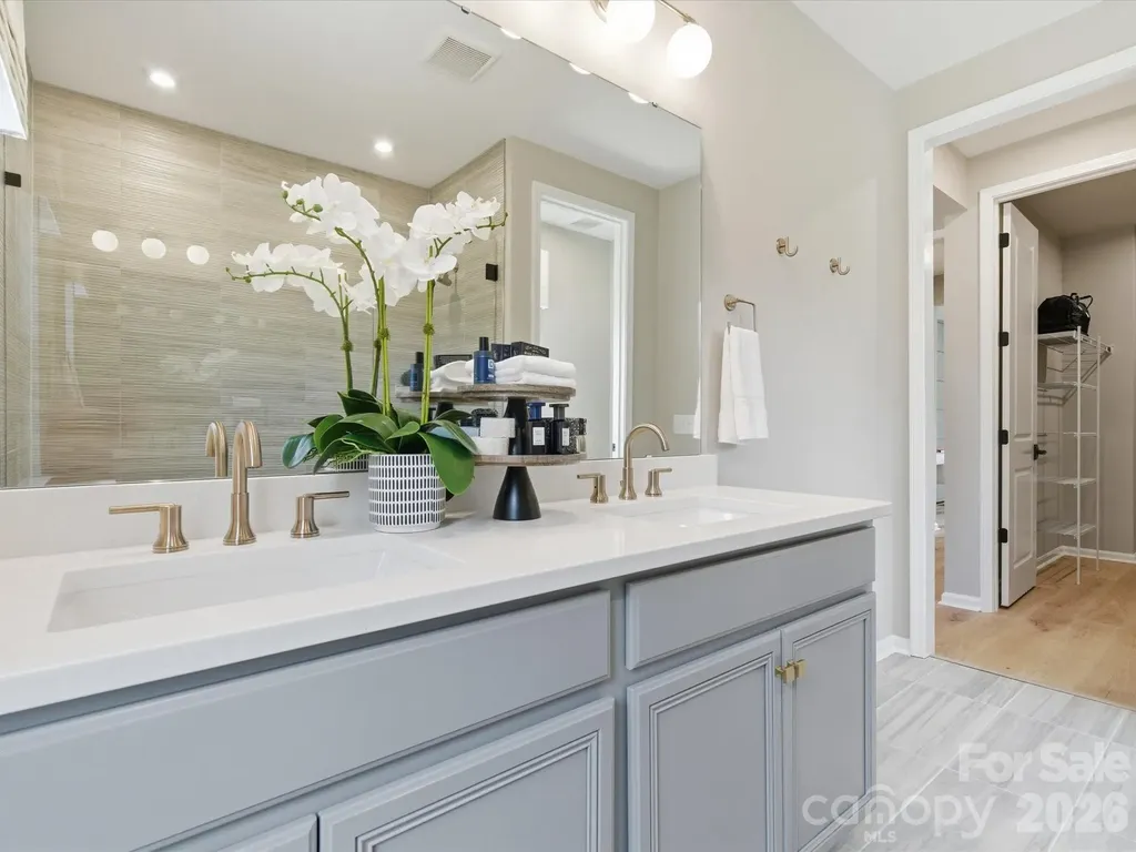 8402 Discovery Lane Charlotte NC 28216