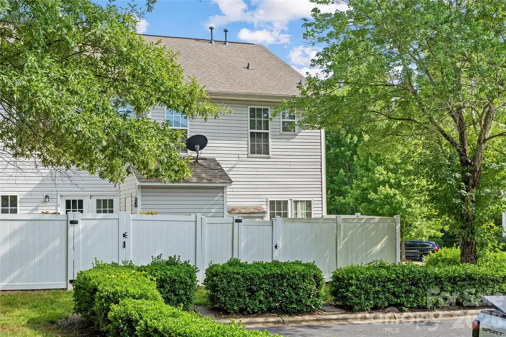 12353 Jessica Place Charlotte NC 28269