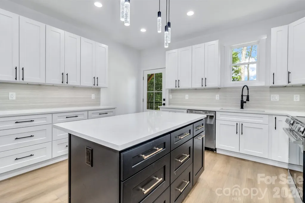 80 Goldenwood Lane Mills River NC 28759