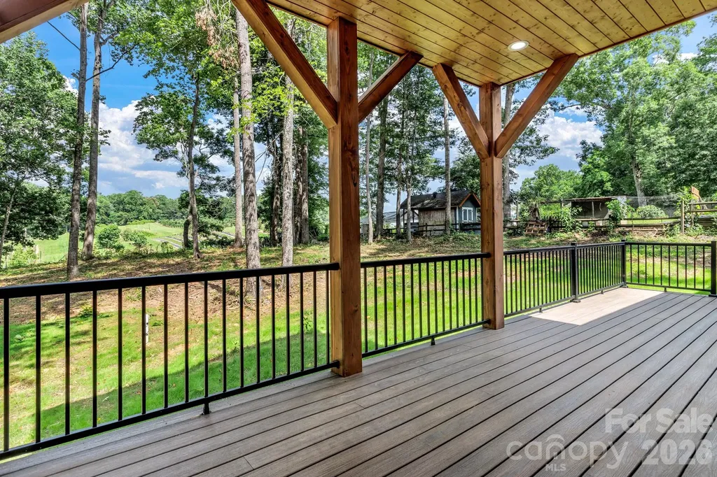 80 Goldenwood Lane Mills River NC 28759