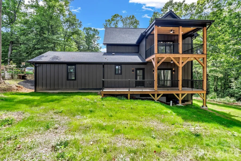 80 Goldenwood Lane Mills River NC 28759