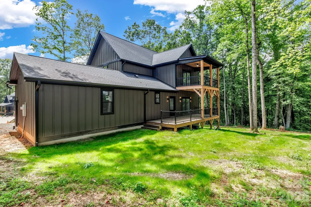 80 Goldenwood Lane Mills River NC 28759