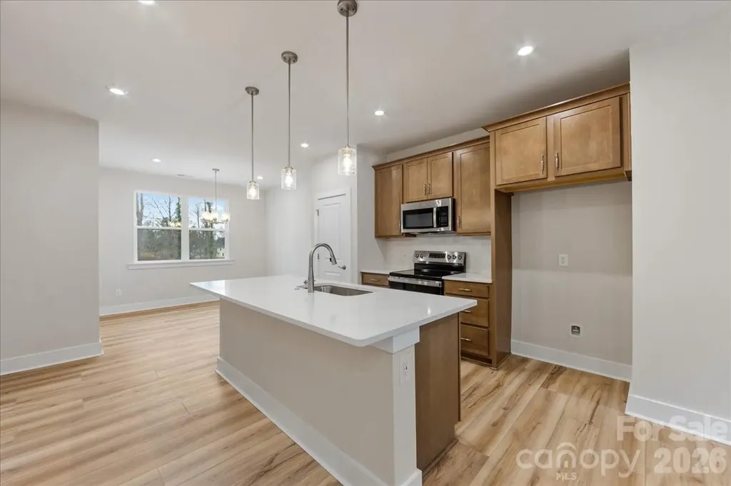 6008 Pivot Court Charlotte NC 28205