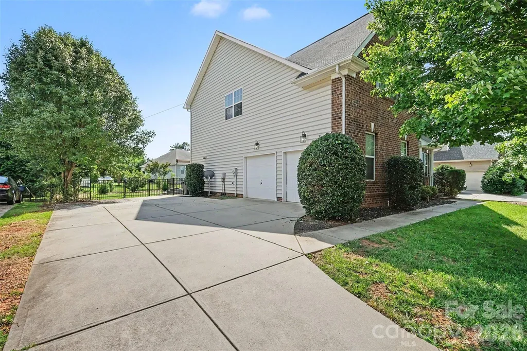 1008 Hawker Road Matthews NC 28104