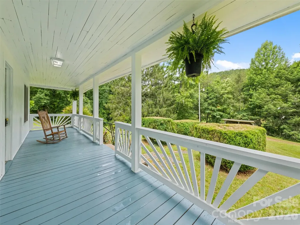 586 Olivet Church Road Whittier NC 28789