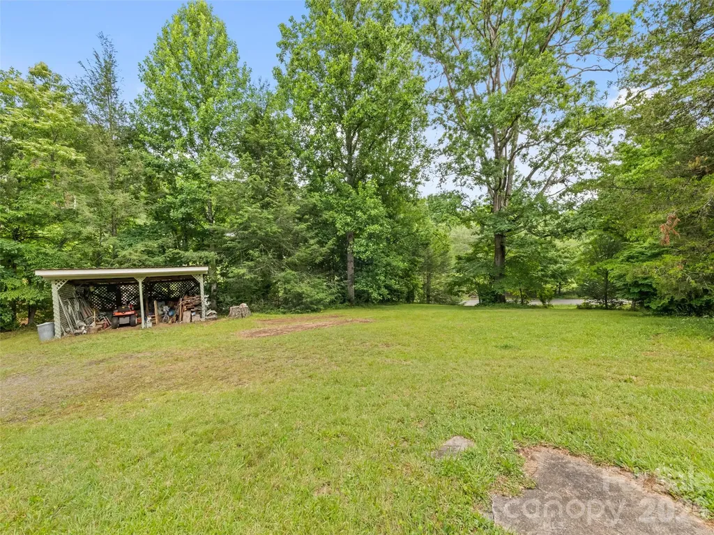 586 Olivet Church Road Whittier NC 28789