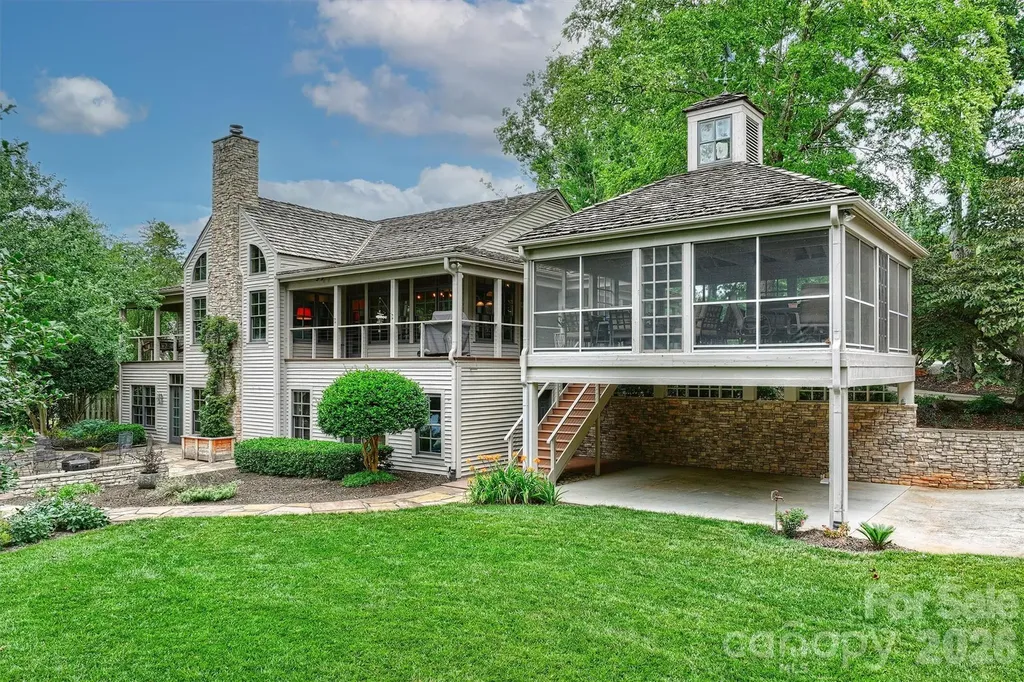 602 Pearl Bay Drive New London NC 28127