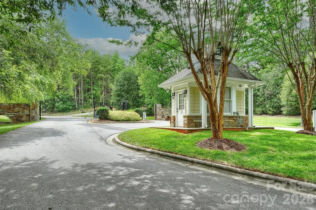 602 Pearl Bay Drive New London NC 28127