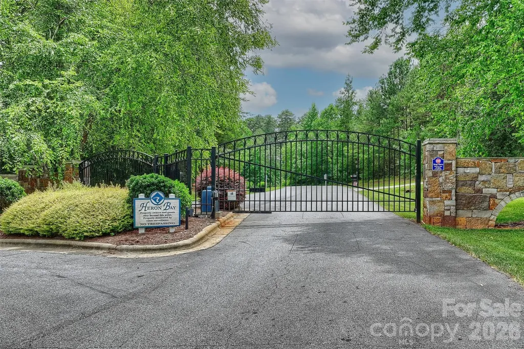 602 Pearl Bay Drive New London NC 28127