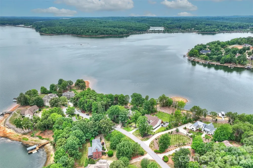 602 Pearl Bay Drive New London NC 28127