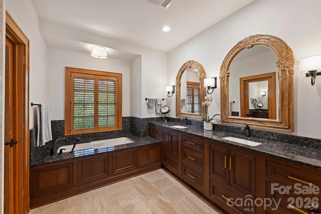 602 Pearl Bay Drive New London NC 28127