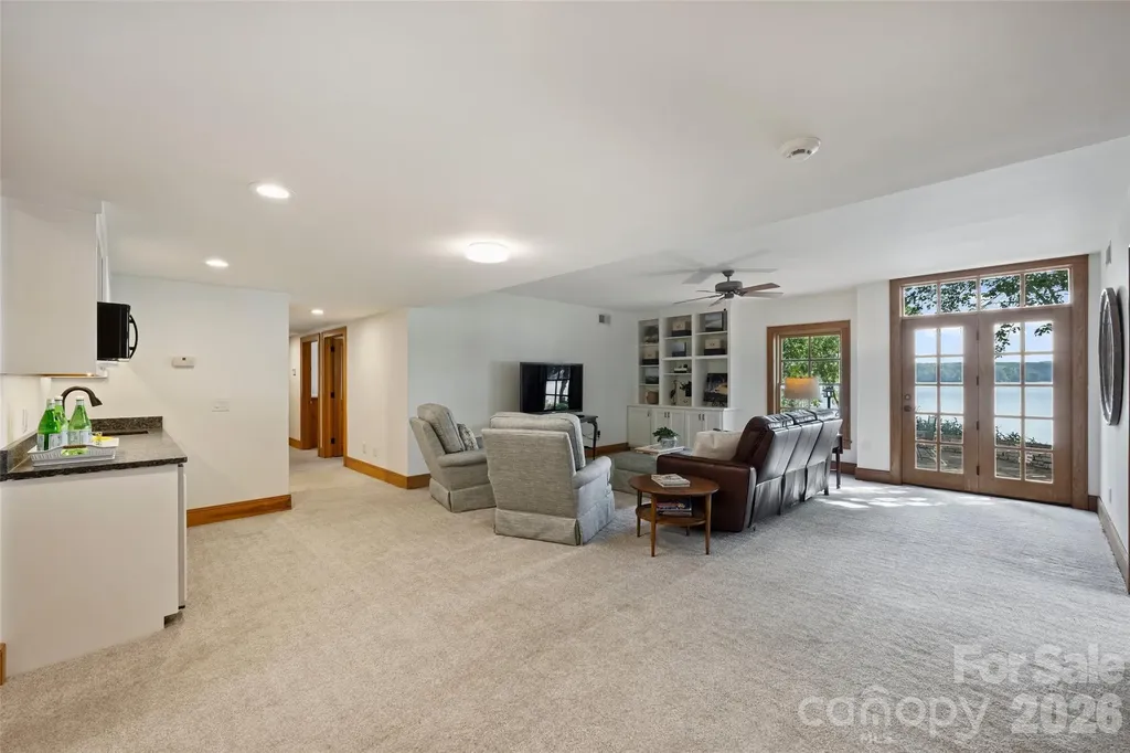 602 Pearl Bay Drive New London NC 28127