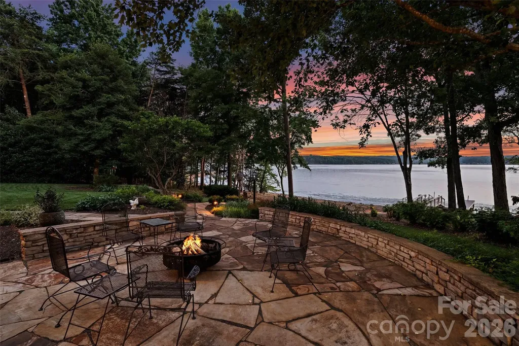 602 Pearl Bay Drive New London NC 28127
