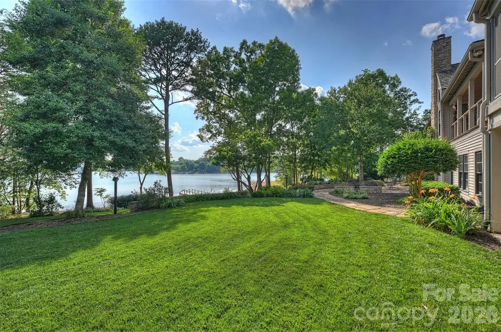 602 Pearl Bay Drive New London NC 28127