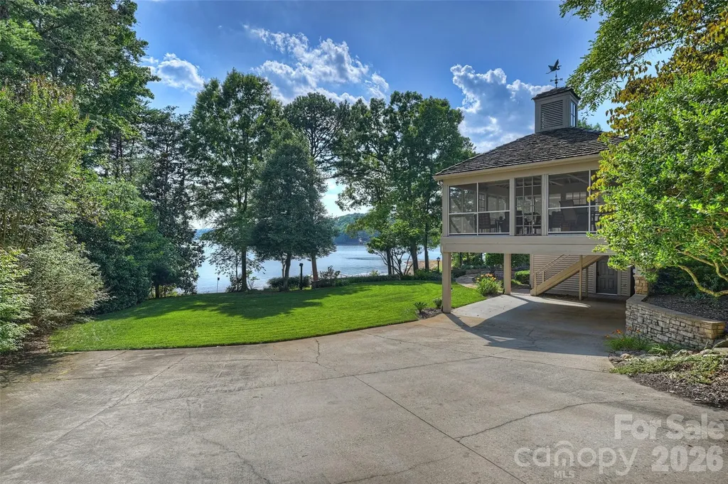 602 Pearl Bay Drive New London NC 28127