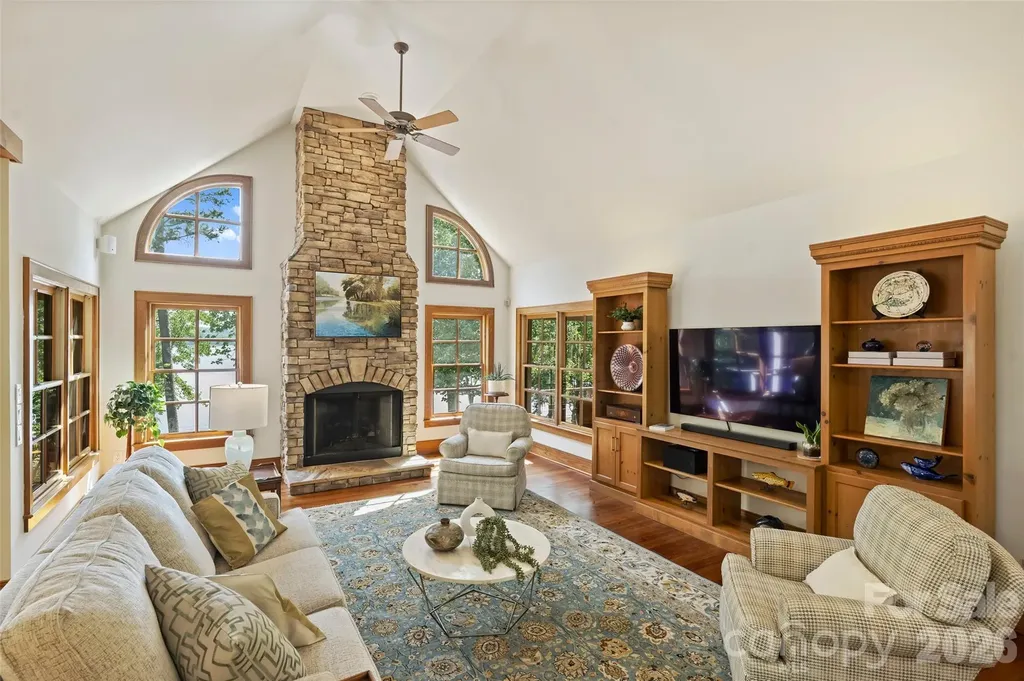 602 Pearl Bay Drive New London NC 28127