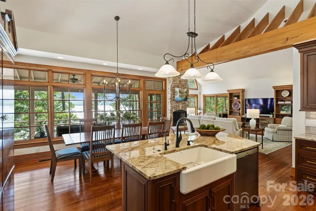 602 Pearl Bay Drive New London NC 28127