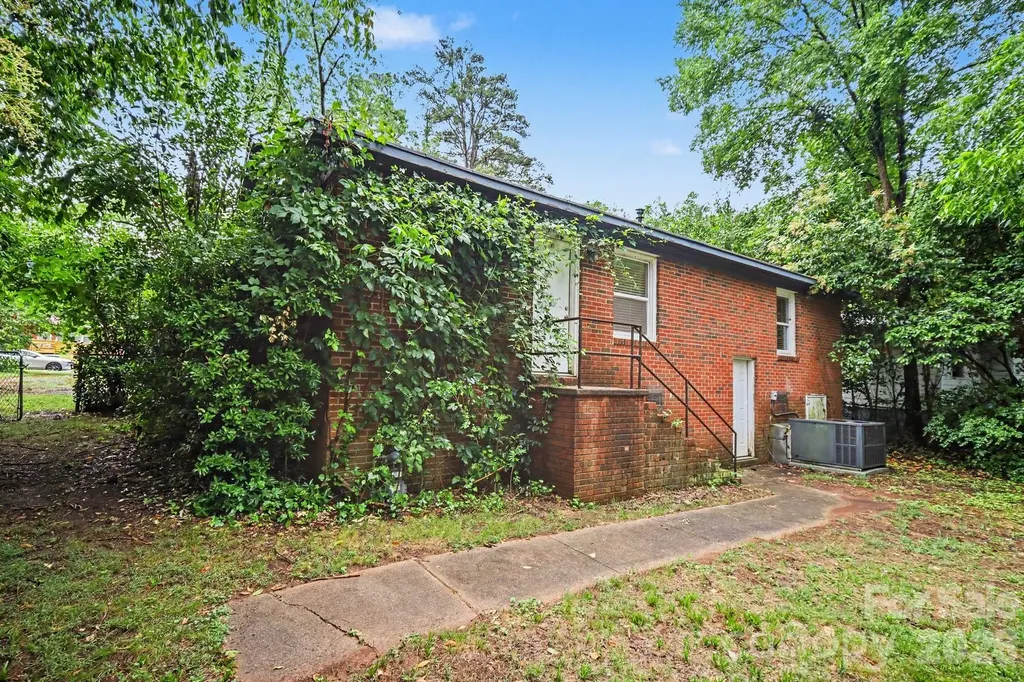 3700 Sargeant Drive Charlotte NC 28217