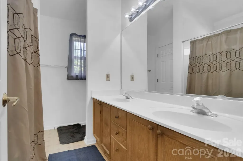 12009 Silvercrest Drive Charlotte NC 28215