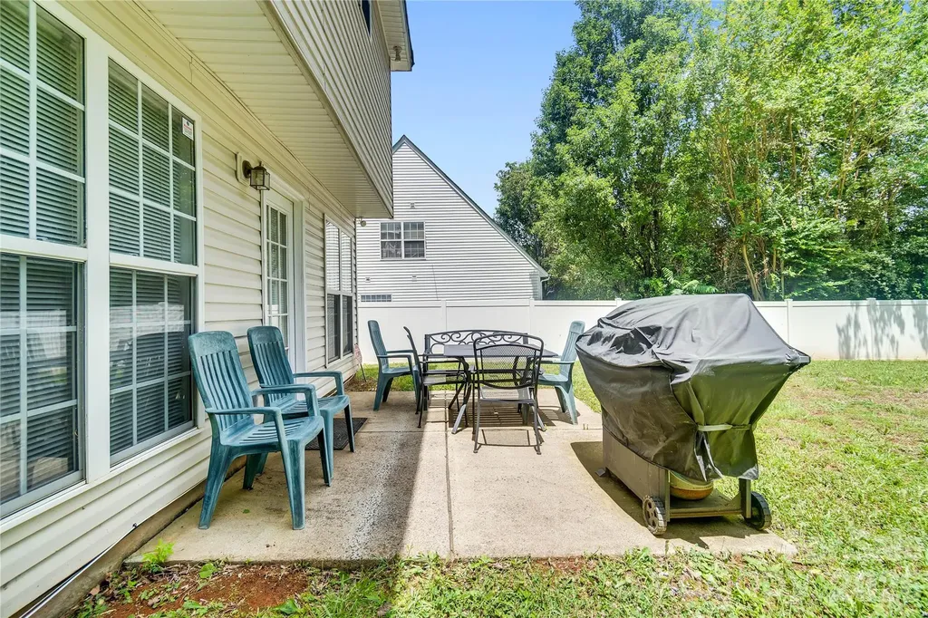 12009 Silvercrest Drive Charlotte NC 28215