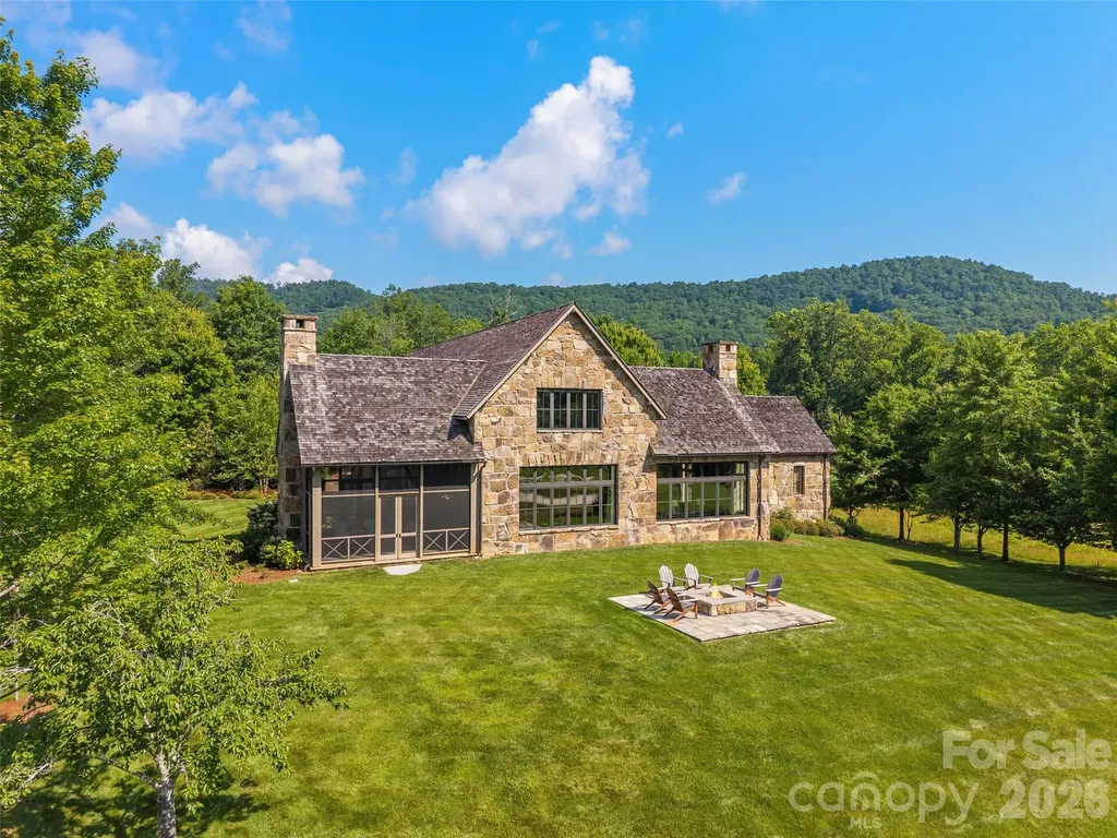 332 Walnut Valley Parkway Arden NC 28704