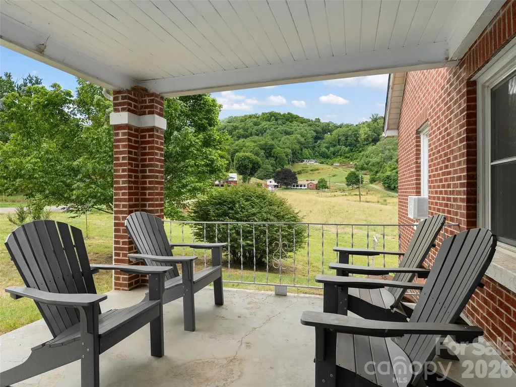 654 Ratcliff Cove Road Waynesville NC 28786
