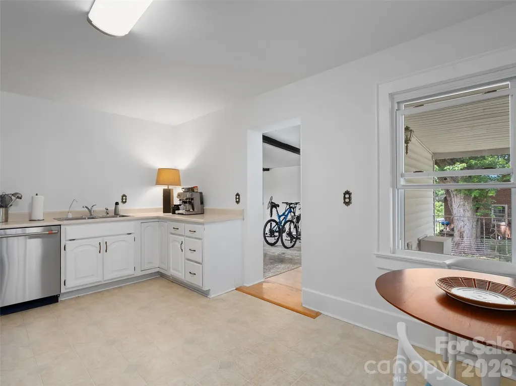 654 Ratcliff Cove Road Waynesville NC 28786
