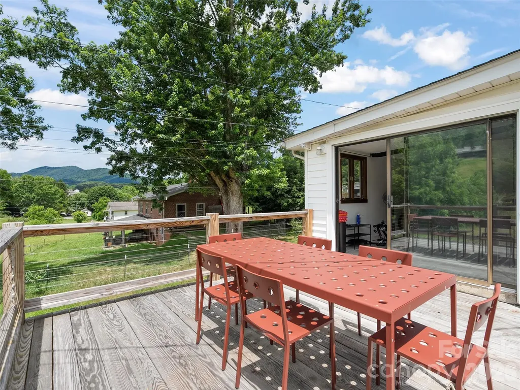 654 Ratcliff Cove Road Waynesville NC 28786