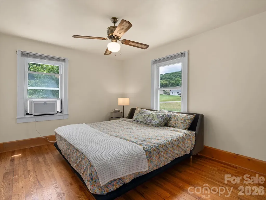 654 Ratcliff Cove Road Waynesville NC 28786