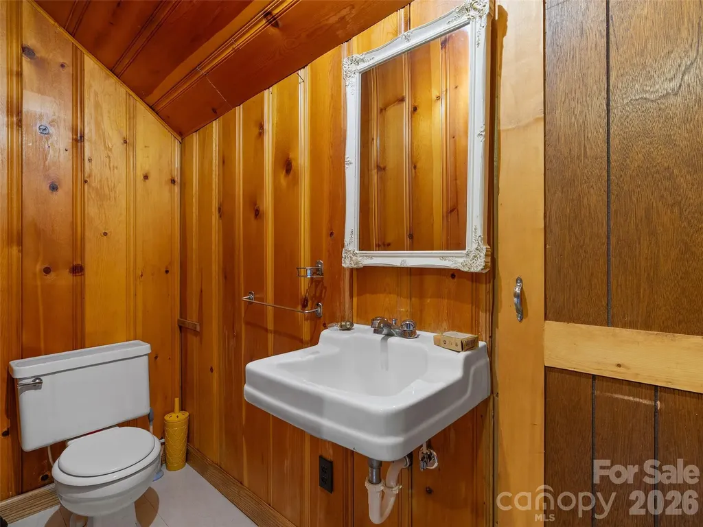 654 Ratcliff Cove Road Waynesville NC 28786