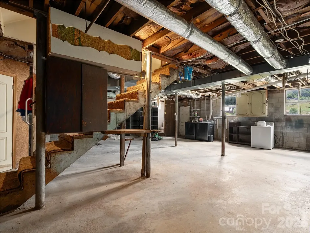 654 Ratcliff Cove Road Waynesville NC 28786