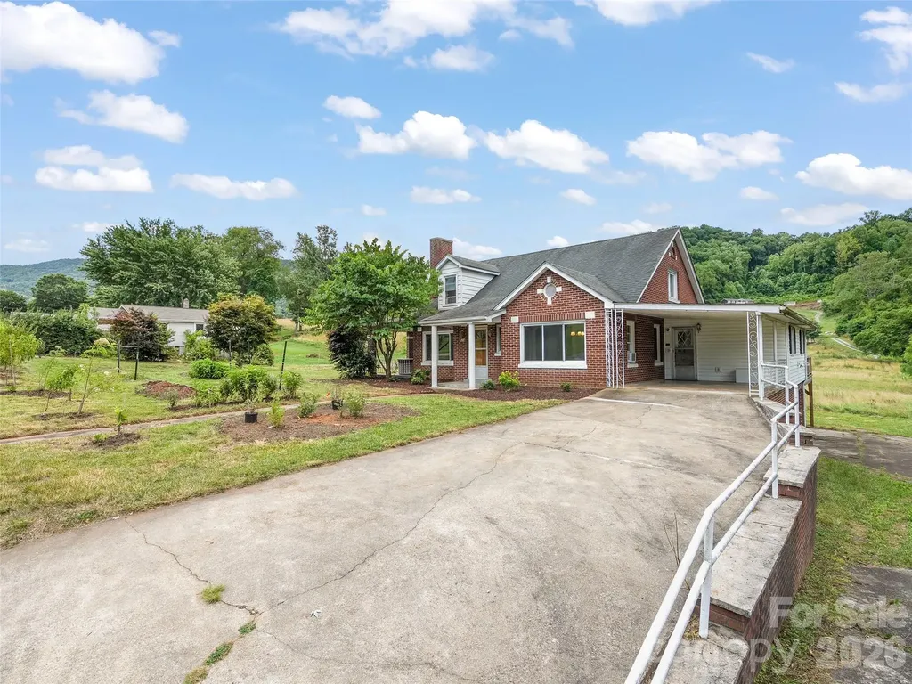 654 Ratcliff Cove Road Waynesville NC 28786