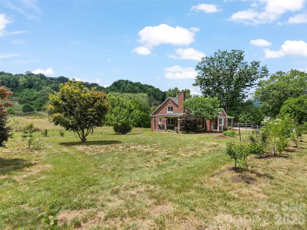 654 Ratcliff Cove Road Waynesville NC 28786