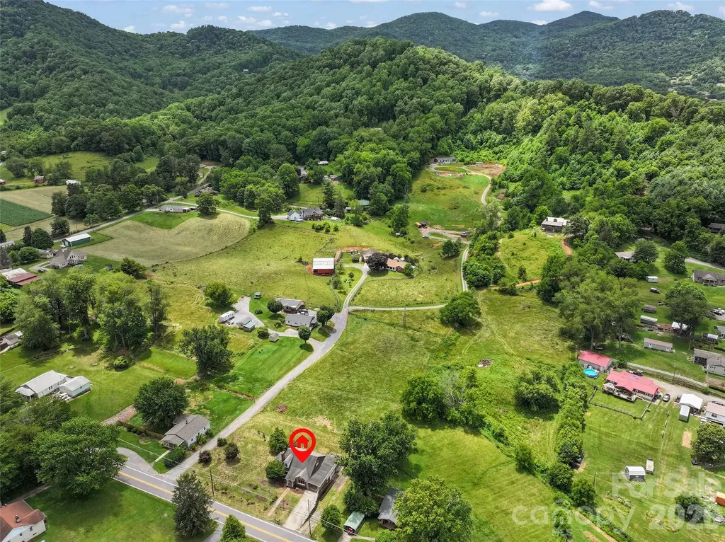 654 Ratcliff Cove Road Waynesville NC 28786