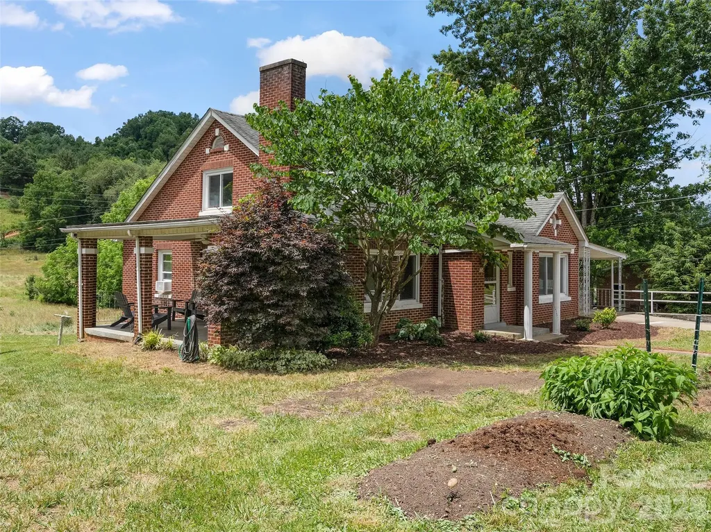 654 Ratcliff Cove Road Waynesville NC 28786