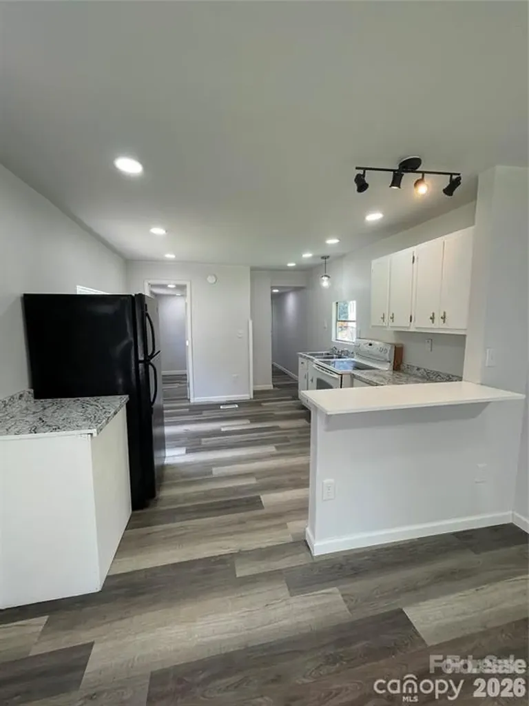 21 E Zeb Vance Street Marion NC 28655