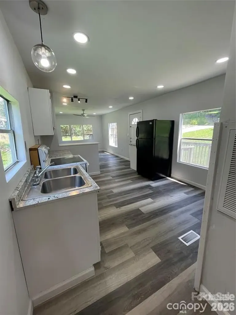 21 E Zeb Vance Street Marion NC 28655
