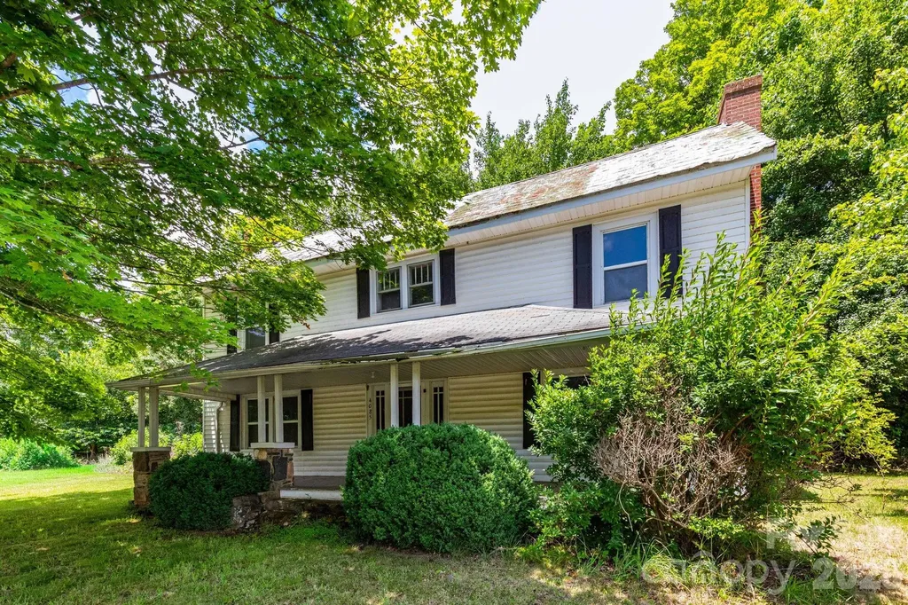 4085 Jacks Creek Road Burnsville NC 28714