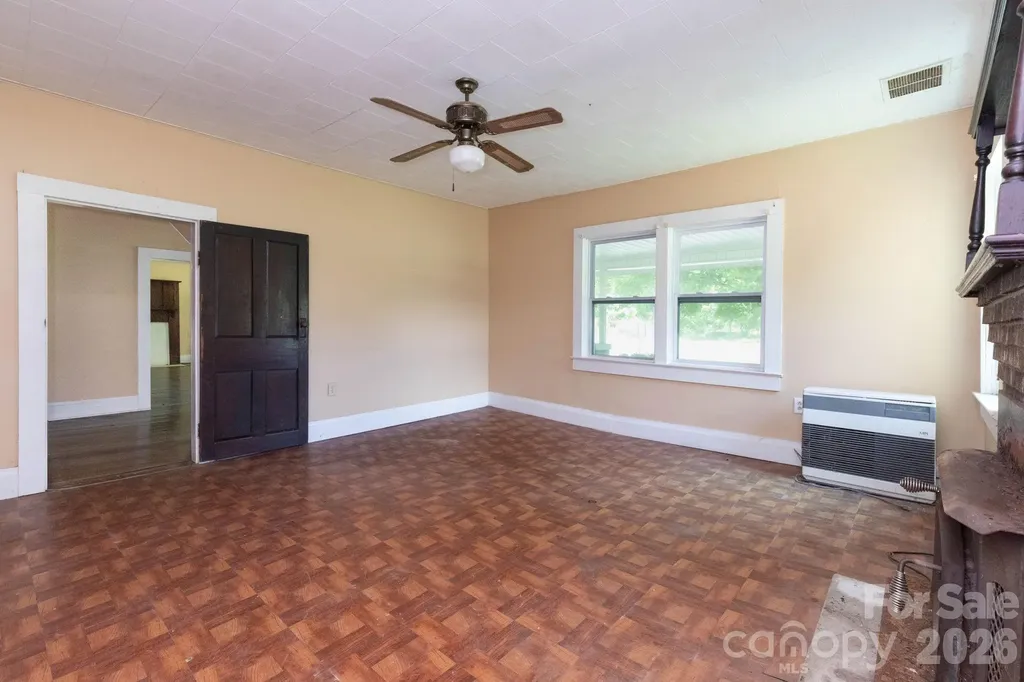 4085 Jacks Creek Road Burnsville NC 28714