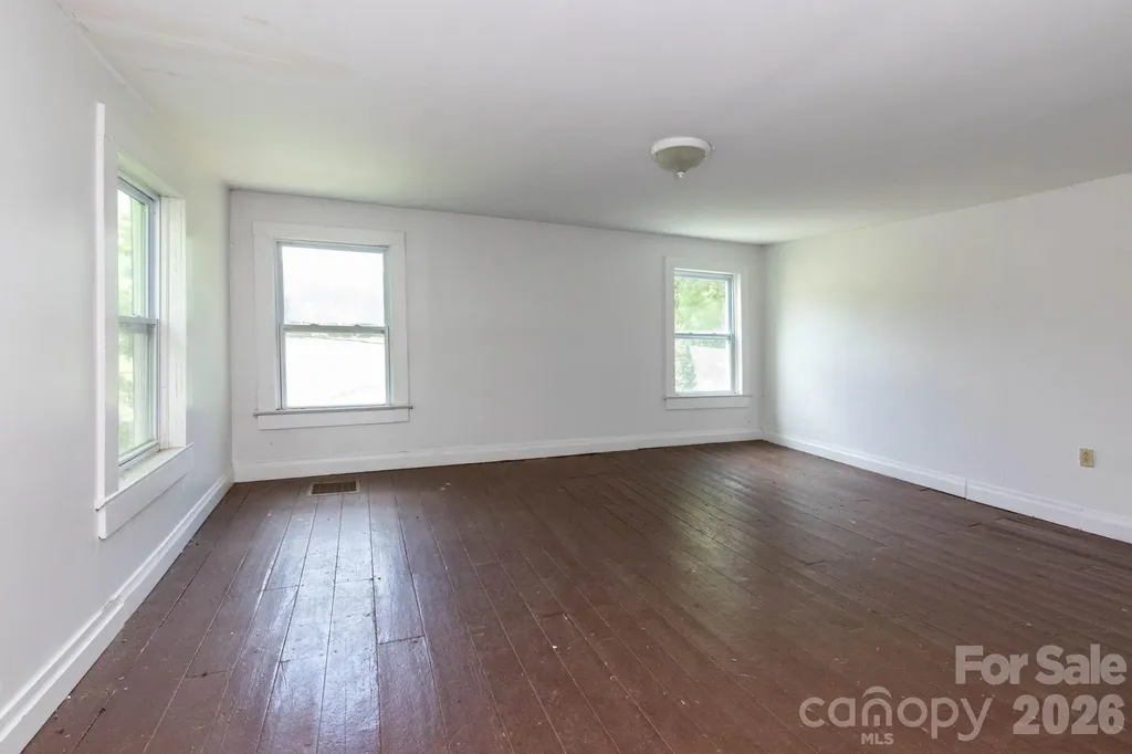 4085 Jacks Creek Road Burnsville NC 28714