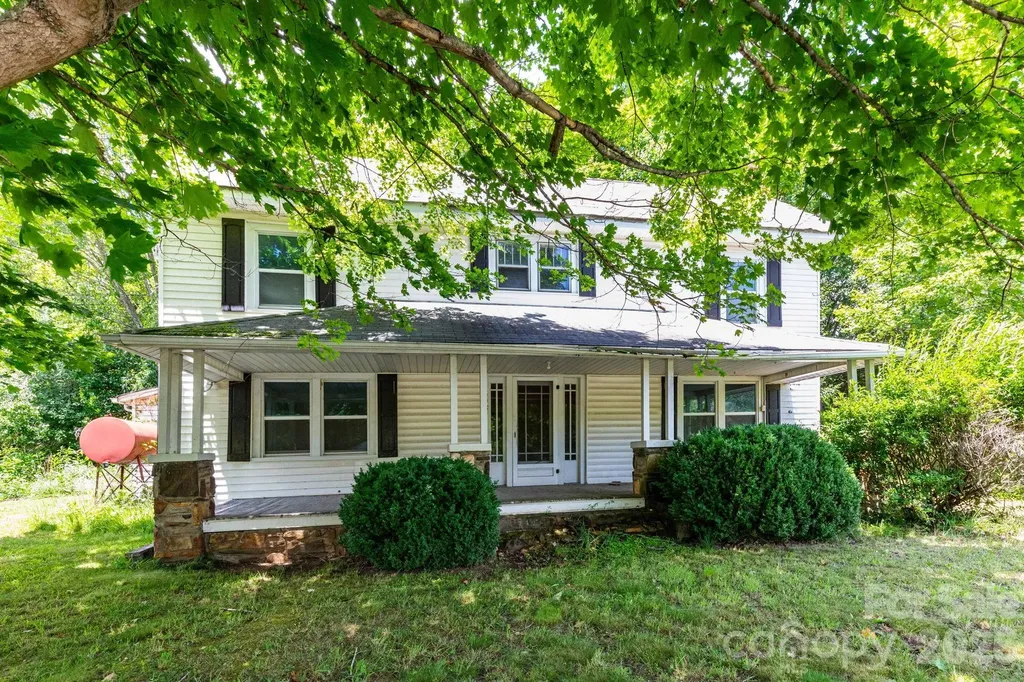 4085 Jacks Creek Road Burnsville NC 28714