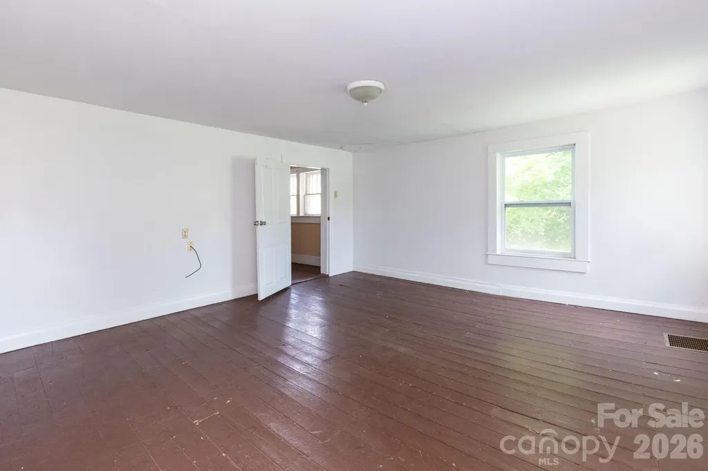 4085 Jacks Creek Road Burnsville NC 28714